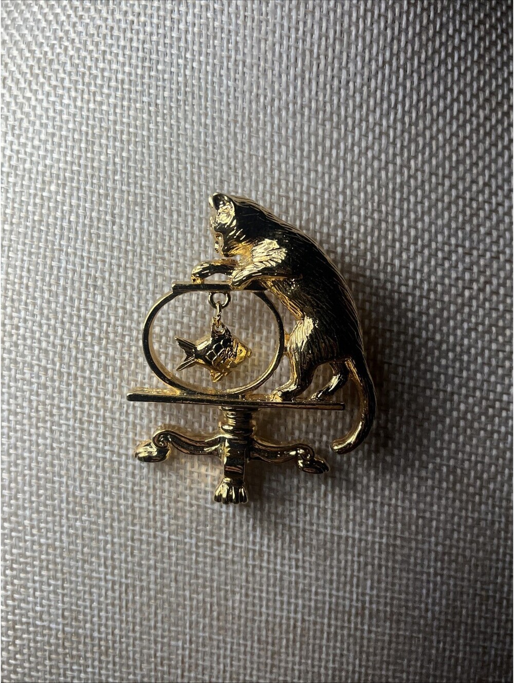 Vintage Gold Tone Cat Fish Bowl Brooch Dangling Fish Figural Novelty Pin